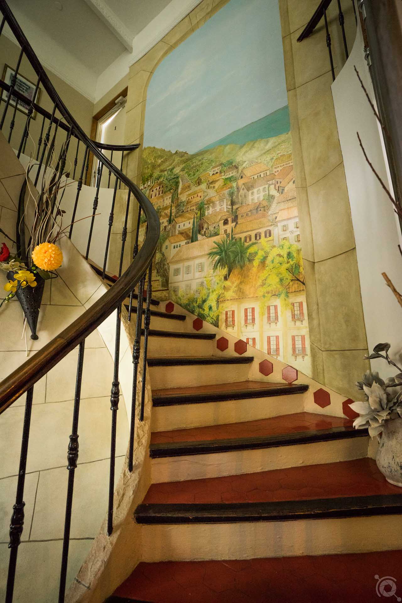 lang[meta_title] - Escalier du premier étage